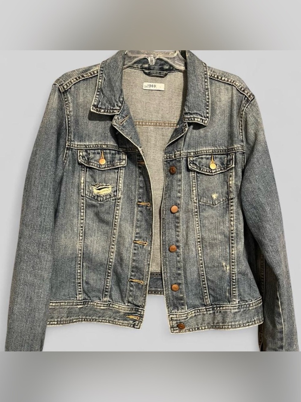 Women's GAP 1969 Denim Distressed Jean Jacket , Lily Plap Pockets Size Large
